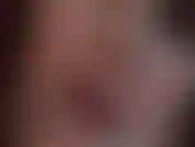 Una provocazione ipnotica e sensuale: adorazione del viso della padrona, labbra, lingua, occhi e dita dei piedi in collant. Semplicemente irresistibile...