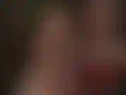 Con la pianta del piede rugosa e sexy e le dita dei piedi nude e gustose per i miei servi.