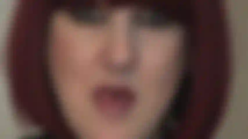 Adoratrice del viso: ci sono momenti in cui vorresti semplicemente perderti negli occhi della padrona vivian, anche solo per pochi minuti, ammirando il suo viso, le labbra rosse e la lingua, guardando il suo sorriso... Per rendere la tua giornata ancora migliore.