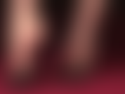 Feticista dei piedi: la padrona mi stuzzica con i suoi meravigliosi archi alti e nudi, indossando delle mules di pelle nera.