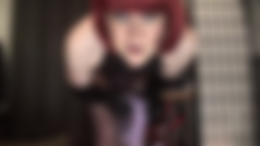 Dominazione con strap-on, bbc, cazzi ricoperti di nylon: la padrona vivian condivide le sue calze lucide color lavanda con i suoi grossi cazzi neri.