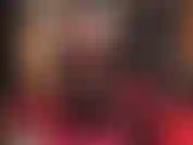 Queste calze sexy in pizzo sopra collant color carne lucidi stanno benissimo con gli stivali al ginocchio e valorizzano il perfetto sedere rotondo della tua dea. Quanto sei fortunata ad adorare la perfezione.