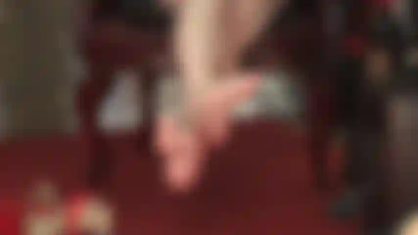 Le tue morbide piante nude ti rendono debole: le dita dei piedi si muovono, gli archi plantari sono provocanti, è impossibile resistere ai miei piedi perfetti.