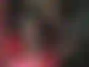 Provocante e sensuale in lattice e collant: guanti di gomma, tacchi alti, gambe, masturbazione.