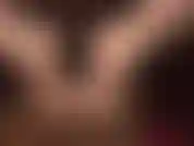 La padrona mostra i suoi sexy archi alti e nudi.