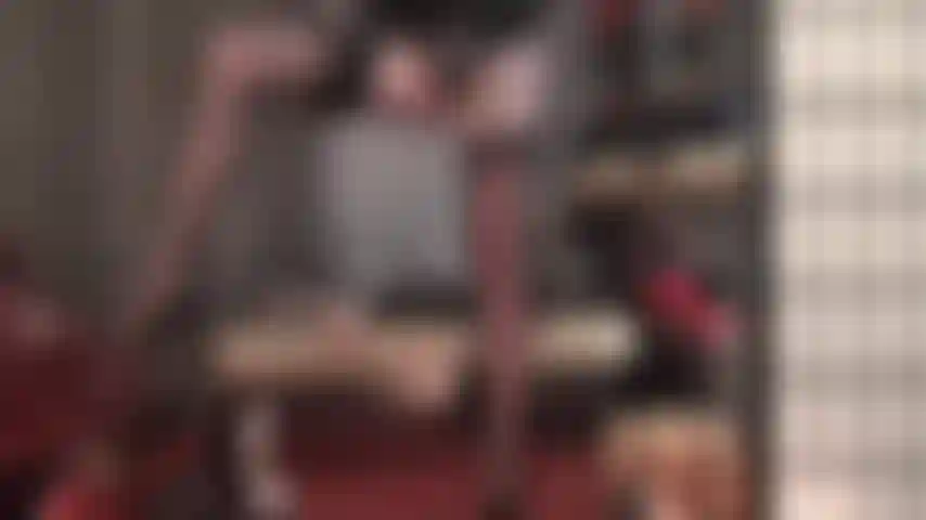 La figa governa il tuo mondo: una visione incredibilmente seducente di calze di nylon nere vintage su un reggicalze a 12 cinghie e il divino cavallo di nylon della padrona in faccia.