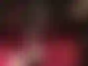 Uno sguardo ravvicinato al gioco delle scarpe e al feticismo dei piedi in collant neri trasparenti, leggings in lycra e décolleté con tacco in acciaio nero.