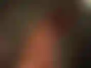 Cappotti e giacche di pelle, feticismo per i colletti alzati. La padrona mostra alcuni dei suoi cappotti di pelle e alza i colletti.