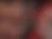 La padrona lecca e accarezza le sue scarpe con tacco rosso in acciaio.