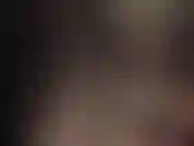 Una dea della pelle con un enorme strapon nero trevor. Con un reggiseno sexy, corsetto, guanti, cappello, un cappotto lungo e stivali alti fino alla coscia per stuzzicare i miei sottomessi amanti della pelle e del cazzo.