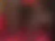 Stuzzicata dalle cosce di nylon setose della padrona sotto la sua scrivania.