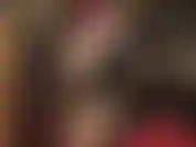 I piedi e le gambe lucide dei collant della mia padrona ti fanno impazzire!