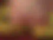 Che mi stuzzica a piedi nudi con le sue décolleté gialle e sexy. Che mi avvicino così tanto alle dita sexy della mia padrona da poterle assaporare.