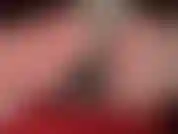 Faccio footjob con calzini morbidi: il sottomesso dipendente dai calzini viene stuzzicato con i calzini in faccia, poi il suo cazzo viene intrappolato nei graziosi calzini a pantofola con pompon della padrona per essere munto con i miei piedi.