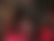 Parte 1/2... Collant lucidi, calze, strati, feticismo dei piedi, gambe, adorazione del culo - più i collant sono lucidi, meglio è, la padrona sovrappone diverse paia di calze e collant, color carne, abbronzato, bianco.