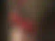 Dominatrice con strapon in lattice e un enorme cazzo nero.