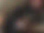 Scopata lentamente dalla padrona vivian con un cappotto di vinile nero lucido e stivali. - Senti il mio corpo premuto contro il tuo, il mio strap-on che ti riempie il culo mentre mi allungo per mungerti il cazzo.