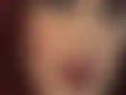 Labbra seducenti, occhi azzurri penetranti. Goditi questo primo piano del viso di mistress vivian.