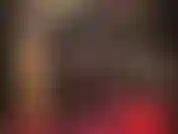 In body di nylon nero opaco e pelle: come una cattiva sexy, la padrona vivian è vestita con una tuta nera e guanti di pelle, corsetto e stivali che esigono adorazione.