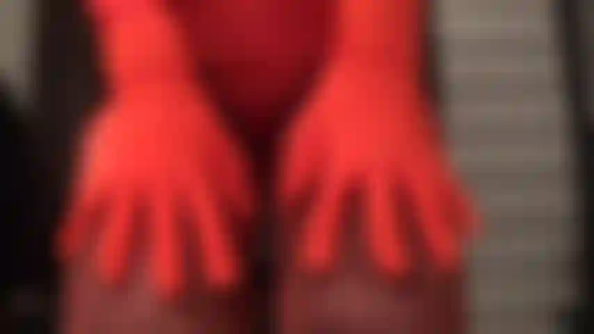 Calze con pizzo rosso su collant neri wolford: la padrona vivian indossa le calze più raffinate per stuzzicare gli amanti delle calze e gli appassionati di collant.