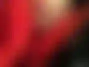 I guanti sexy in lattice rosso mi stuzzicano: inala questi guanti di gomma, sentili sul tuo corpo, scivolano nella tua bocca... Mmmm...