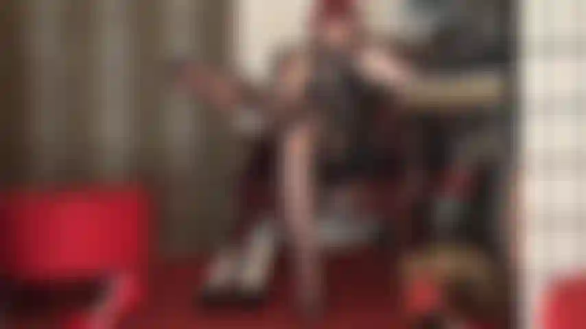 Un paio di calze davvero uniche da ammirare: collant con motivo a calza e fiocchetti a forma di cuore.