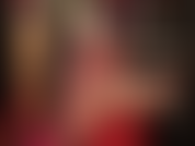 Con calze di nylon nere vintage e giarrettiere, che stuzzicano il perfetto sedere rotondo della padrona e le sue sexy suole di nylon.