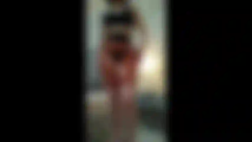 Gonna in lattice semitrasparente stuzzicata.