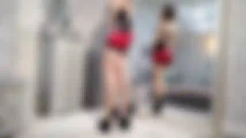 Minigonna in lattice e collant senza cavallo.