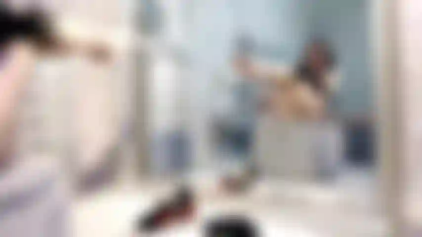 Reggiseno senza coppe, lingerie vintage e calze di nylon alla moda.