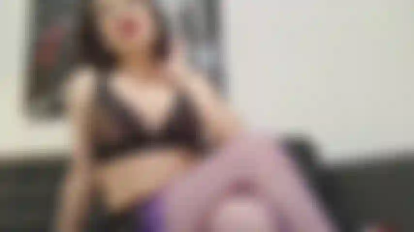 Io squirto mentre vedi i miei piedi.