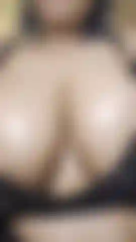 Grandi tette grasse oliate strizzate e massaggiate per te xx.