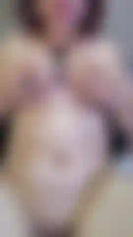 Mi sculaccia la figa.