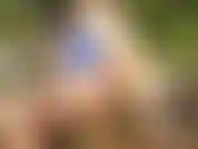 La mia fica si fa vedere in pubblico all'aperto sulla spiaggia.