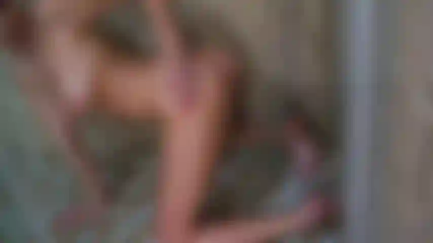 Mi masturbo sotto la doccia, gioco con me stessa sotto la doccia e vengo fhd.