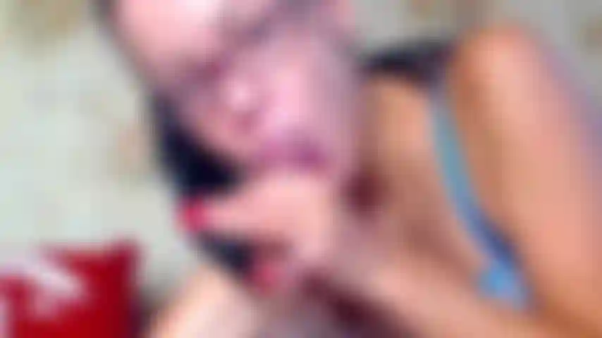 Ragazzo/ragazza pov molly, amo la sborra sui piedi. Il ragazzo mi viene sui piedi nelle calze alla fine. Lecco e scopo un grosso cazzo. Cavalca in bodystocking blu.