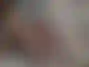 Una signora con gli occhiali.