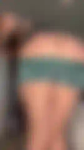 Che si massaggia la figa con la sua bacchetta magica dopo la palestra.