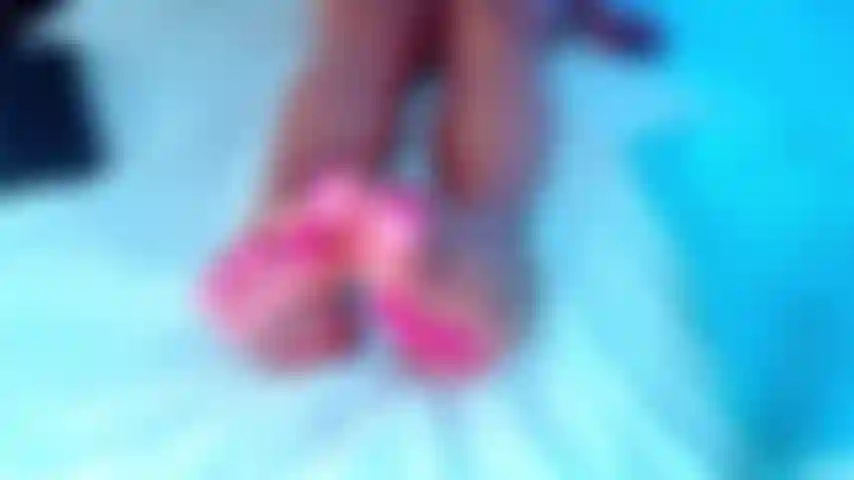 Piedi sexy smalto rosa.