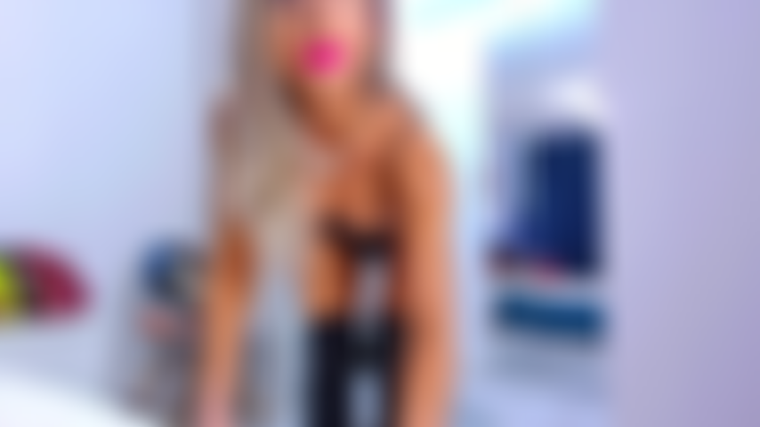 Gli stivali neri in lattice mi stuzzicano.