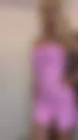 Dominazione del lattice rosa in cucina! Per cornuto.