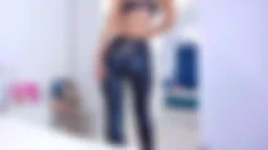 Fotti la mia figa con il tuo grosso cazzo!