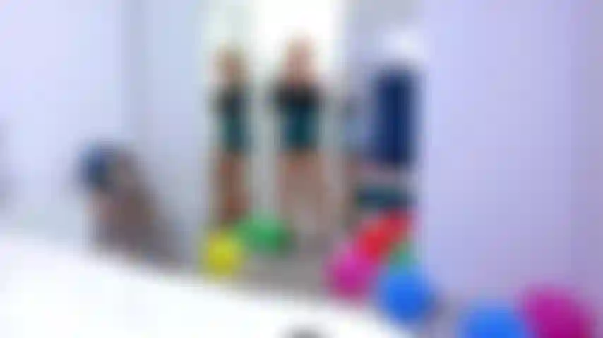 Nuovo spettacolo di sperma con palloncini.