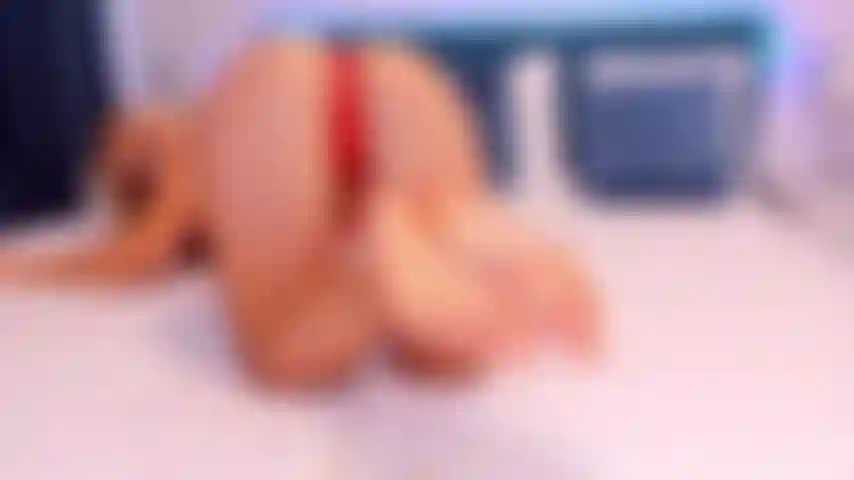 Faccio footjob inverso con dildo e olio.