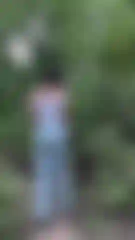 Una perizoma su un sentiero escursionistico estivo difficile da battere.