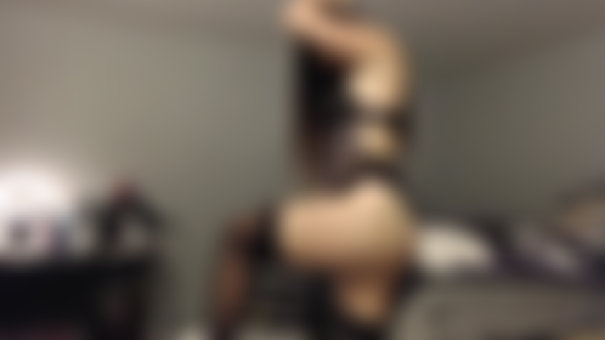 La giovane morgan si sente così eccitata nella sua lingerie che si spoglia e ti stuzzica con il suo corpo nudo!