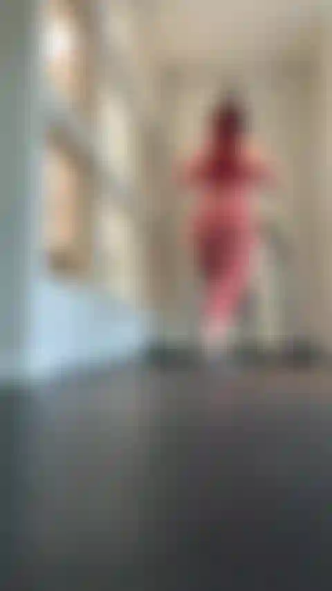 Boxe! Prendo a calci e pugni il sacco pesante nella mia palestra! Scommetto che potrei farti questo! Hehe.