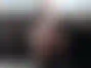 Morgan si tocca la figa bagnata e si strofina la clitoride finché non viene.