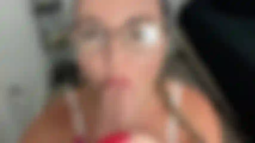 Pov che succhia e accarezza stuzzica ft. Morgan con gli occhiali!