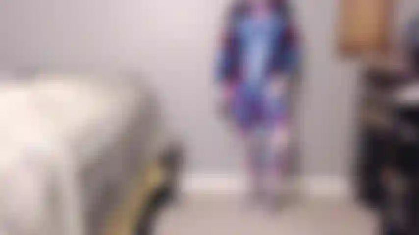 Diva di overwatch si strofina le tette vivace e la figa bagnata attraverso la sua tuta di pelle! Diva cosplay!